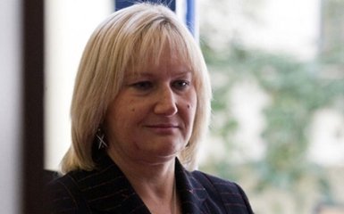 Ей очень идет: сеть повеселило фото знаменитой жены путинского чиновника