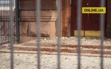 В Киеве пригрозили сжечь посольство России: опубликовано видео