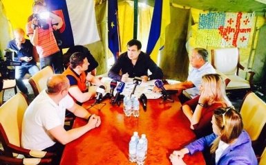 Саакашвили рассказал о первом рабочем дне в палатке: появились фото