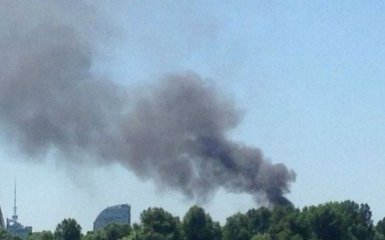 У Києві спалахнула серйозна пожежа: опубліковані фото