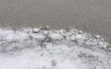 В Івано-Франківській області випав чорний сніг: опубліковано відео