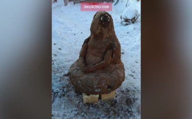 Новая скульптура из навоза в России насмешила сеть: появилось видео