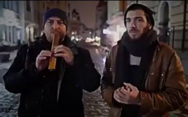 Уличный "Щедрик" в центре Киева стал хитом сети: опубликовано яркое видео