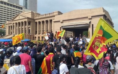 На Шри-Ланке протестующие захватили резиденцию президента