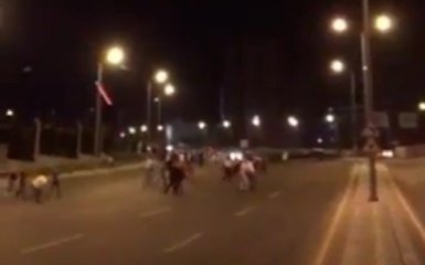 В Турции военные обстреляли мирных жителей в Анкаре и Стамбуле: появилось видео