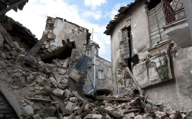 Десятки людей пострадали в результате мощного землетрясения в Турции