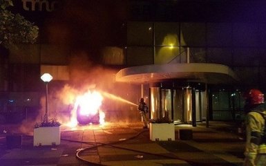 В Нидерландах совершена мощная атака на офис крупнейшей газеты страны: опубликованы фото и видео