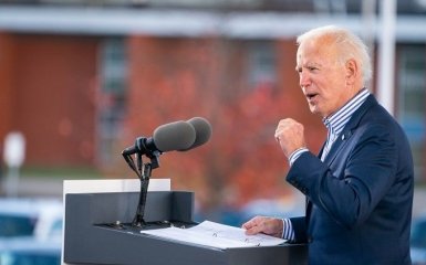 Вы убиваете людей — Байден обратился к Цукербергу и Facebook