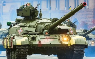 Порошенко розповів потужну історію про війну та нагородив танкістів