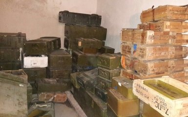 У полка "Днепр-1" нашли рекордное количество оружия из АТО: появились фото