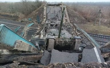 Окупанти розбомбили автомобільний міст з Чернігова на Київ