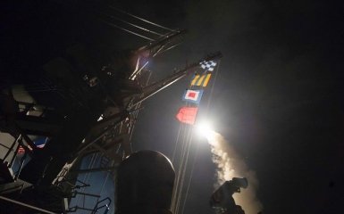 США ответили на химатаку в Сирии ракетным ударом по авиабазе Асада: появились фото и видео