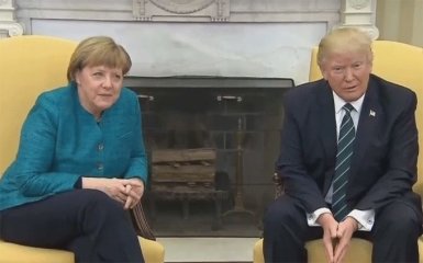 У Трампа объяснили его странное поведение на встрече с Меркель