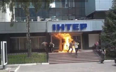 В Киеве подожгли офис одного из телеканалов: опубликовано видео