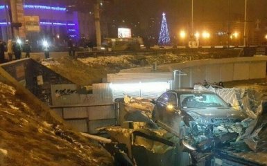У Києві п'яний водій політав на Mercedes і знищив ларьок: з'явилися фото і відео