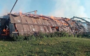В Борисполі пролунав потужний вибух та спалахнула масштабна пожежа в районі вокзалу