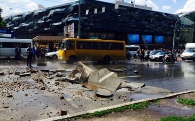 Огромный гейзер из трубопровода в Киеве: появилось новое впечатляющее видео