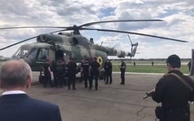 Антикоррупционная операция в Украине: появилось видео конвоирования задержанных вертолетами в Киев