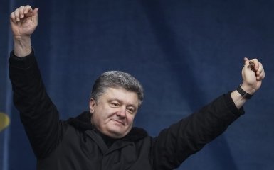 Рада приняла резонансный закон о новых полномочиях Порошенко