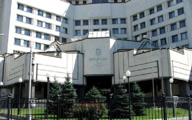 Венеційка нарешті знайшла спосіб вирішити проблему України з КСУ