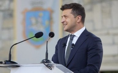 Зеленський відповів, чи збирається у відставку на тлі старого скандалу - несподівана заява