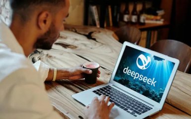 DeepSeek, R1