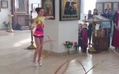 Переселенка з Донецька влаштувала дивний танець в російській церкві: з'явилося відео