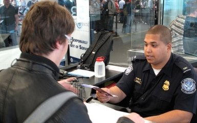 Безвиз для венгров в США ограничен из-за неконтролируемой раздачи паспортов