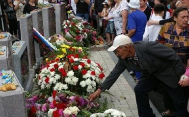 Украинцам рассказали, как боевики ДНР делают шоу из памятников: появились фото