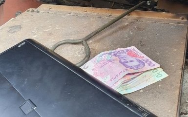 ЗСУ захопили російський БТР з краденими ноутбуками та грошима