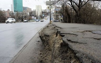 В Киеве нашли еще один мост, которому грозит обрушение: появились фото