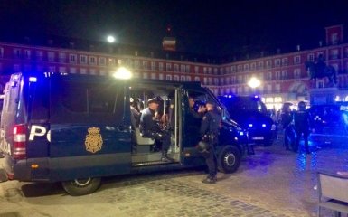 Мадридская полиция избила и арестовала английских фанатов перед матчем Лиги чемпионов: появилось фото и видео