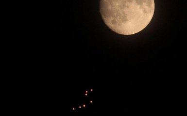 В небе Одесской области увидели загадочные огни: опубликованы видео