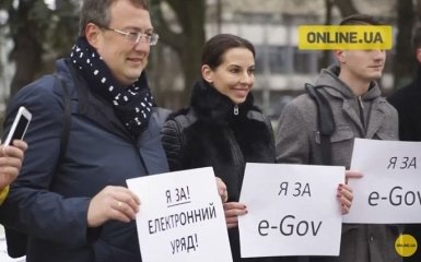 Під Радою влаштували акцію на підтримку електронного уряду: опубліковано відео