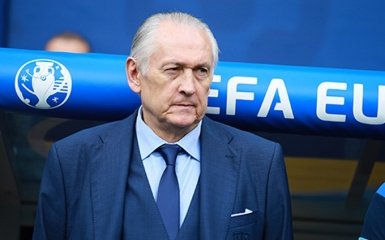 Тренер сборной Украины извинился за Евро-2016 и подал в отставку