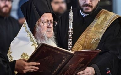 Этого момента долгие годы ждали украинцы: Варфоломей подписал Томос об автокефалии ПЦУ