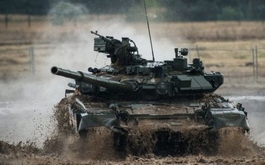 Украинские военные уничтожили колонну из 22 танков РФ в Мариуполе