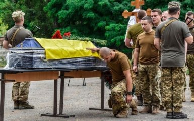 Украина потеряла более 100 тысяч военных - Урсула фон дер Ляен