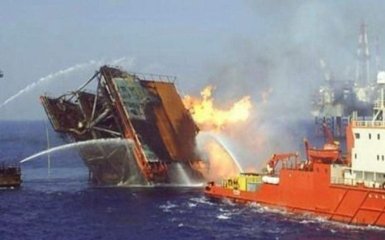 В Черном море уже месяц пылают атакованые ВСУ вышки Бойко