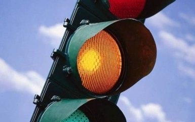 В Украине планируют отменить желтый сигнал светофора