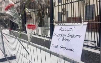 Хотите, чтобы у нас было Алеппо: сеть возмутили фото цветов возле посольства России в Киеве