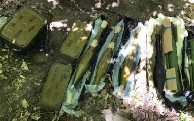 В киевском парке обнаружили тайник с противотанковыми гранатометами: появились фото
