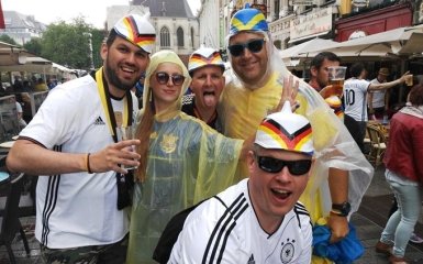 Украинские и немецкие фанаты показали россиянам как болеть на Евро-2016: опубликованы фото