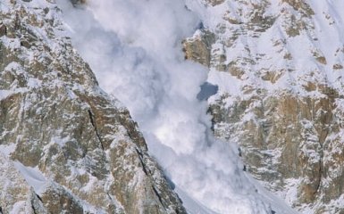 В Альпах люди попали под снежную лавину