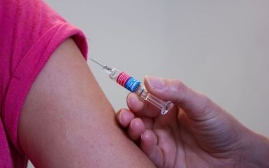 В Украине разрешат вакцинировать детей от коронавируса