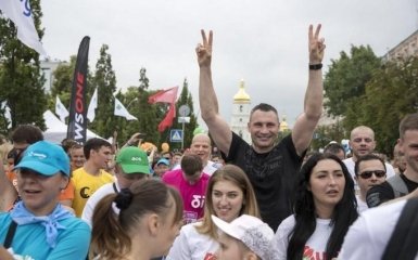 Бегу ради маленьких сердец: в Киеве прошел благотворительный "Пробег под каштанами"