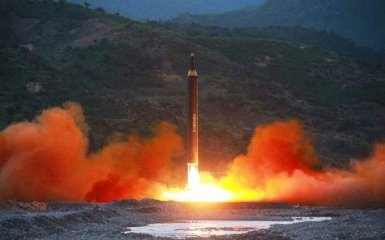В КНДР неудачно запустили ракету, обломки упали на город