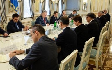 Зустріч Порошенка з послами ЄС і G7: названа ключова тема переговорів