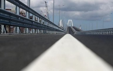На Крымском мосту девушка устроила эпичное ДТП в прямом эфире: в сети появилось видео