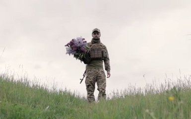 Украинские военные трогательно поздравили своих мам с Днем матери — видео